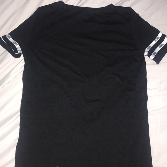 BLACK VS T-SHIRT - Picture 2 of 2